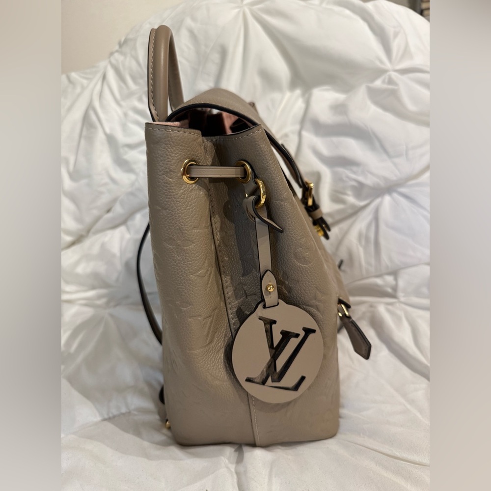 Louis Vuitton Monogram Montsouris - Picture 2 of 7